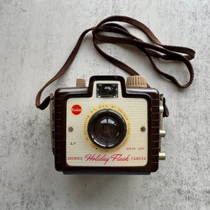 Vintage Brownie Holiday Flash- Kodak Camera Industrial Molded Bakelite Body Vintage Photography Photo Prop- 1950's Camera