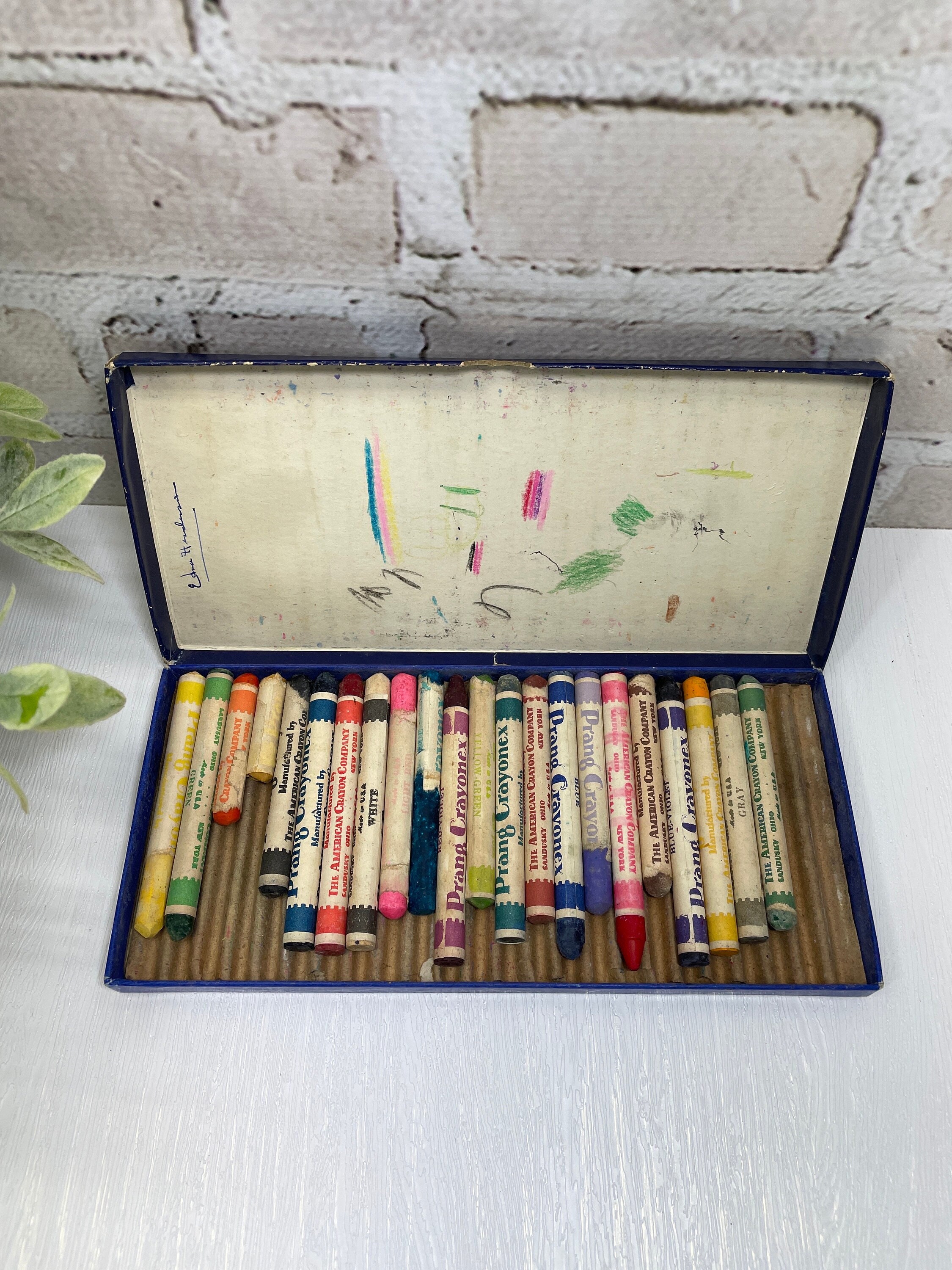 Vintage Large Crayon Crayon Set of 16 80s Jumbo Coloring Set Non Toxic  Binney & Smith Easy to Hold for Younger Kids Made in USA -  Denmark