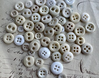 Lot De 18 Boutons Vintage Blanc Crème - Diamètre 1.4 à 1.7 Cm - Réf 739 - Origine France