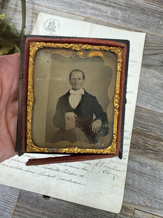 ビクトリア朝時代の第六版ダゲレオタイプ：アンティーク男性肖像画、型