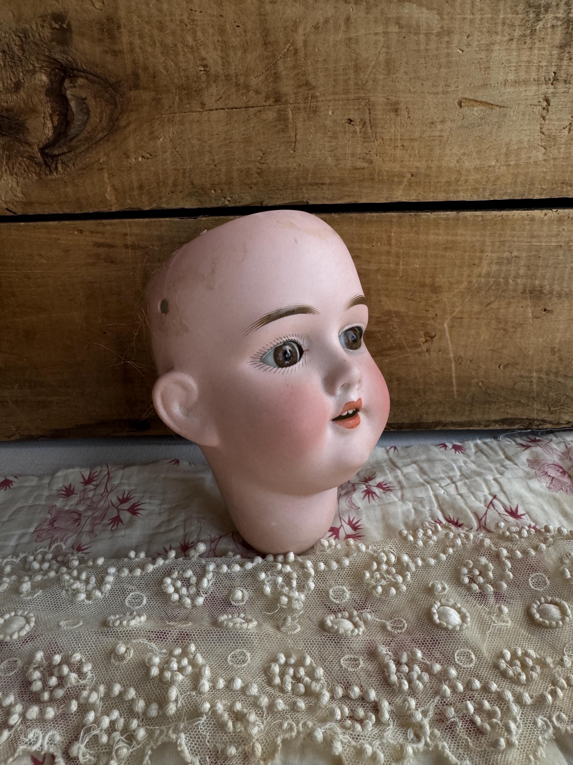 domein『crown』　Italy antique doll Large antique doll UNIS France 301 – porcelain  | Antikeo