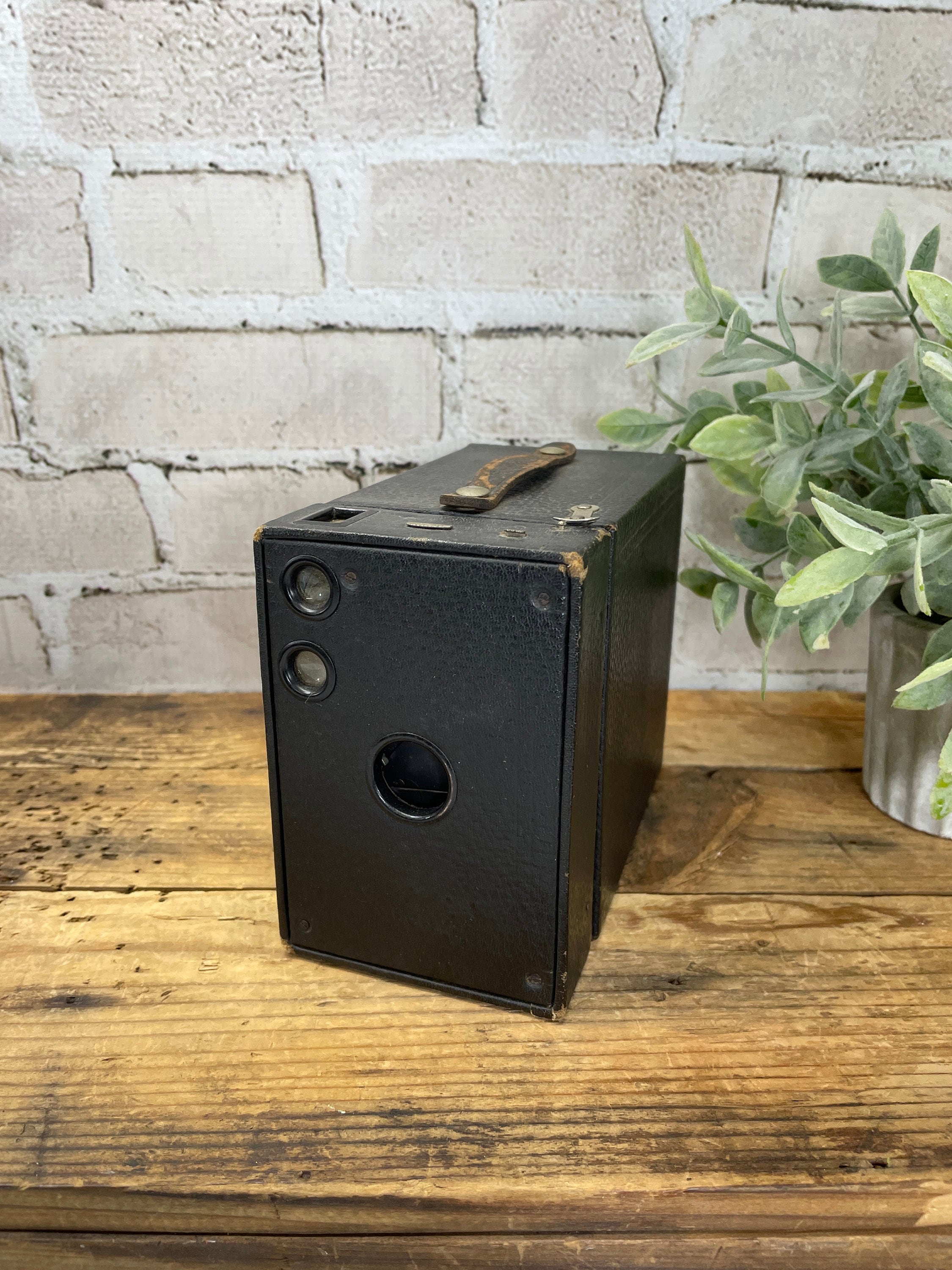COLLECTIBLE VINTAGE KODAK NO.2 A BROWNIE CAMERA MODEL B - 1920'S BOX CAMERA