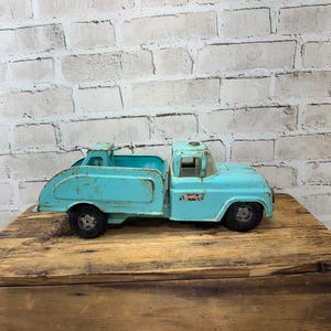 トンカ　1960年代　T ractor(牽引車) 色ライトグリーン　ビンテージ グリーンライト Green Light / California Lowriders 1/64