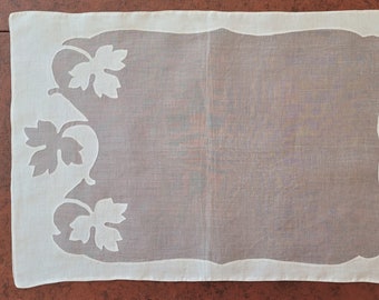 4 Leaf Placemats, Madeira appliqued white leaf edge pattern on white linen & organdy, Leacock Azores Portugal, Excellent vintage condition