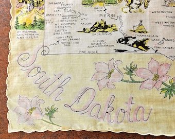 South Dakota Map handkerchief hanky, state souvenir, pheasants & passionflowers on yellow cotton, scalloped edge 11.5" Very Gd vintage cond