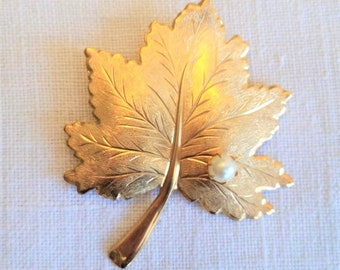 NOS Sarah Coventry Whispering Leaf with pearl goldtone brooch pin, classic style, new old stock! 2" x 2.5"  Excellent vintage condition