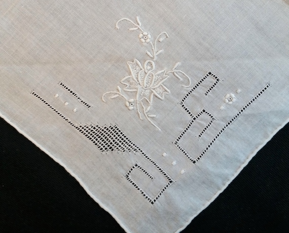 Ivory wedding handkerchief, hand embroidered whit… - image 1