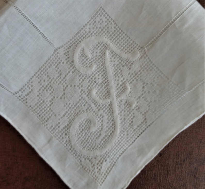 appears unused 12 white needle lace embroidery /& applique on fine white linen drawn thread work hand rolled hem Initial F handkerchief