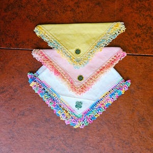3 crochet trim linen hankies, white, pink, yellow, with variegated pastel thread edges, Irish linen labels, unused 13&quot; sq Exc vintage cond