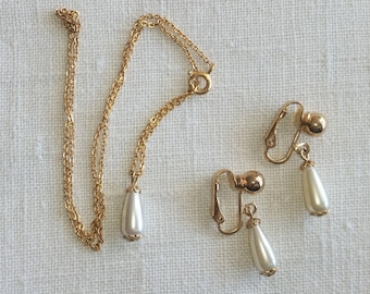 NOS Sarah Coventry One 'n Only faux drop pearl goldtone pendant necklace & clip-on earrings set,  new old stock! Excellent vintage condition