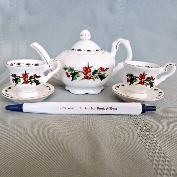 Teapot With 2 Cups and Saucers Etsy