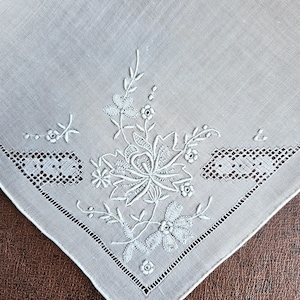 Appenzell style wedding handkerchief, hand embroidered flowers on white linen hanky, drawn threadwork NWOT NOS unused, 11&quot; Exc vintage cond