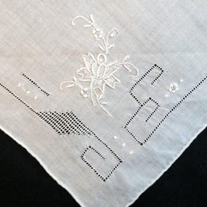 Ivory wedding handkerchief hanky, hand embroidered white rose on linen, pulled thread work, hand rolled edge unused, 11" sq Exc vintage cond