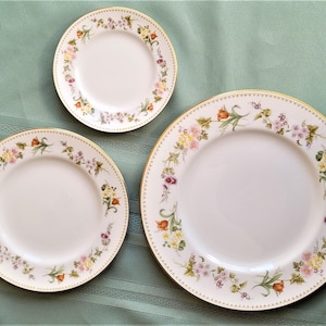 3 Wedgwood Mirabelle floral plates, 10.75&quot; dinner, 8 1/8&quot; salad, 6 1/8&quot; bread & butter, gold trim, bone china, patt # R4537 Exc vintage cond