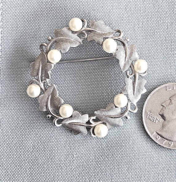 Trifari Pearls & Ivy Circle brooch pin with faux … - image 1
