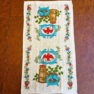 Parisian Prints Olde Homestead Tea or Dish Towel or Kitchen table runner, cauldron, butter churn, eagle tavern sign, Excellent vintage cond
