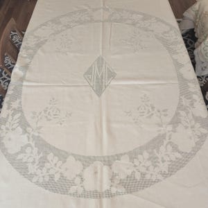 Peut inclure: Panneau en bois rustique avec l'inscription "Welcome to our home" en lettres blanches. Le panneau présente une finition vieillie et un design simple et accueillant, idéal pour la décoration de porte.