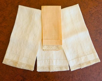4 Point de Paris Lace Trimmed Towels, 3 ivory hand or guest towels & a peach fingertip towel, soft linen, beige lace Exc vintage cond