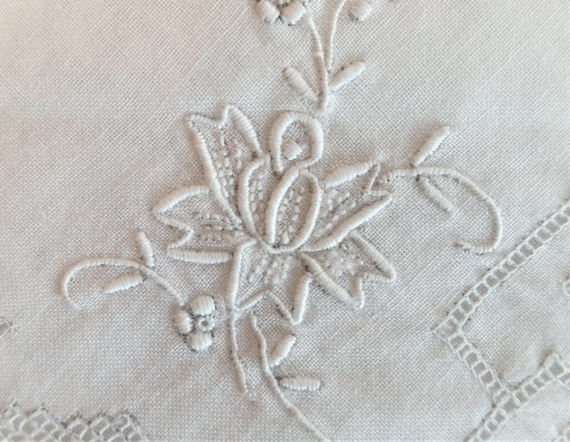 Ivory wedding handkerchief, hand embroidered whit… - image 2