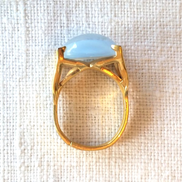 NOS Sarah Coventry Beauty Glo adjustable goldtone ring with faux blue moonstone 1/2" x 3/8" stone, new old stock Excellent vintage condition