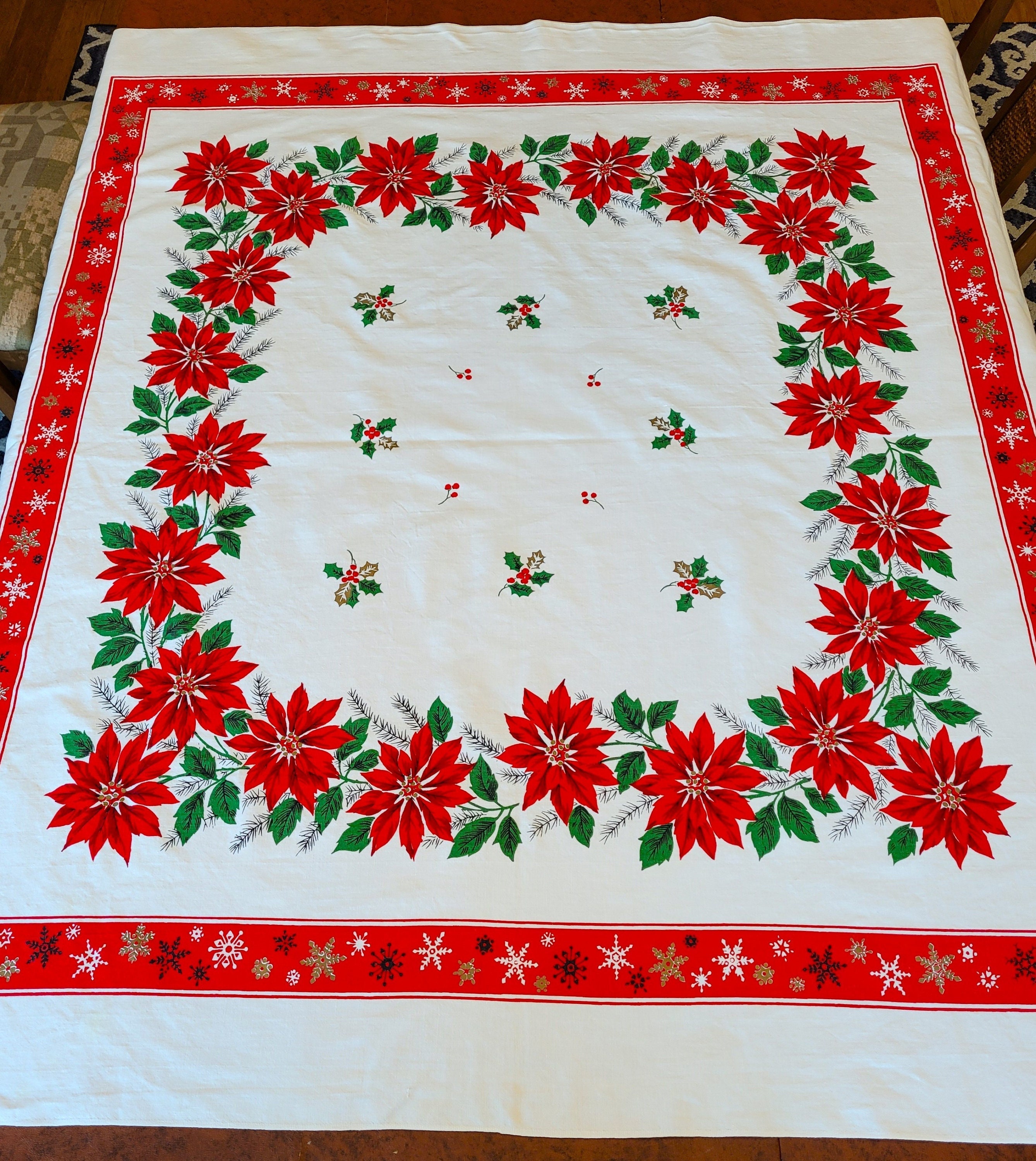 Nappe poinsettias de Noël, houx et pin 46 x 50 po. rouge, vert, noir et or sur coton épais blanc, très bon état à Exc vintage