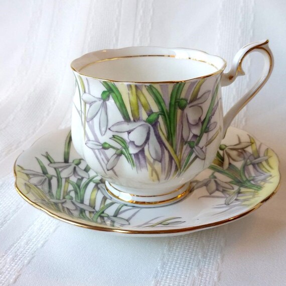 Snowdrop Flower Plate Vintage 1950/'s China Hand Painted Signed Royal Albert Dinner Lunch Serving Kitchen