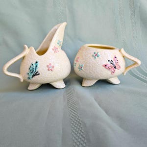 Hull Butterfly Creamer & open sugar bowl, pink and blue flowers and butterflies on white spatter glaze, MCM pottery Exc vintage condition