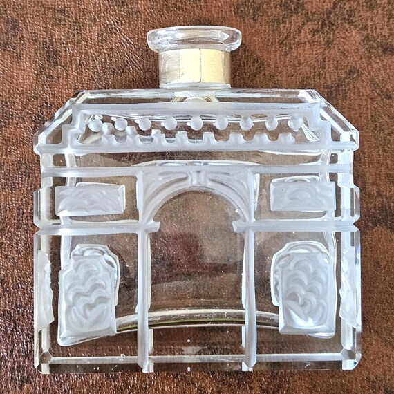 Arc De Triomphe perfume bottle, clear with red stopper 6.25" tall made in Czechoslovakia for Leon Laraine, Grasse France, Exc vintage cond View 3