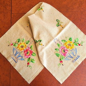 Unhemmed Poppies Bureau scarf or table runner Arts & Crafts Craftsman style, pink yellow and green embroidery, beige linen, Exc vintage cond
