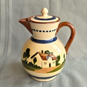 Torquay Mottoware Hot Water Pot, hand painted cottage, Every Blade of Grass Gets Its Own Drop of Dew, England 7" tall 22 oz Exc vintage cond
