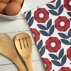 Tea Towel Poppy in Red and Navy Home Gift