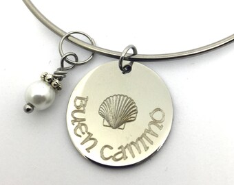 Engraved Buen Camino Bangle Bracelet with Scallop Shell, Camino de Santiago Gift, Gift for Catholic Pilgrimage of St James