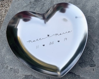 Personalized Ring Dish, Ring Tray, Heart Wedding Ring Holder, Engraved Bridal Gift with Couples' Names and Wedding Date