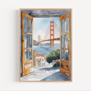 Może przedstawiać: Akwarela przedstawiająca most Golden Gate w San Francisco, widziany przez otwarte drewniane drzwi. Dzieło przedstawia słoneczny dzień z błękitnym niebem, wodą i widokiem na miasto. Obraz jest oprawiony w jasne drewno.