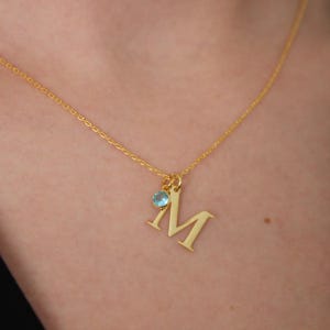 Collar con inicial y piedra de nacimiento de ArgentaJewel en plata de ley 925 y baño de oro de 18 quilates • Collar con letra personalizada