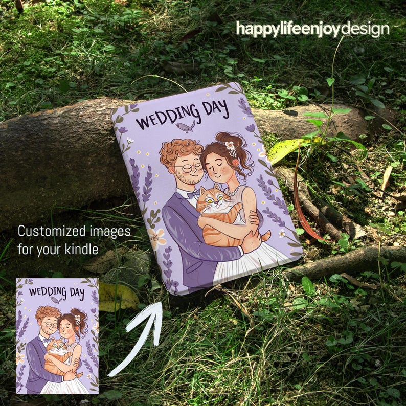 Puede incluir: Una funda Kindle con un fondo lavanda que presenta una ilustraci&oacute;n de boda. La ilustraci&oacute;n representa a una pareja sosteniendo un gato, con las palabras "WEDDING DAY" en la parte superior. La funda est&aacute; rodeada de elementos florales y el texto "Customized images for your kindle".