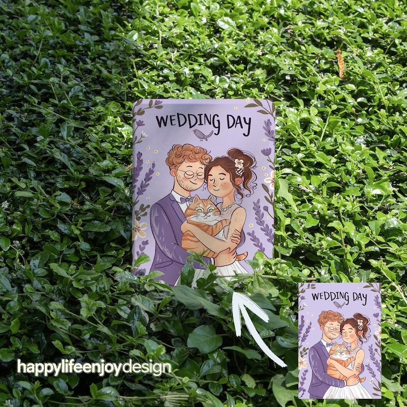 Puede incluir: Tarjeta rectangular con el texto "WEDDING DAY". La ilustraci&oacute;n muestra a una pareja de novios abrazando a un gato. El hombre lleva un traje morado y la mujer un vestido blanco. Elementos florales rodean a la pareja en la ilustraci&oacute;n.