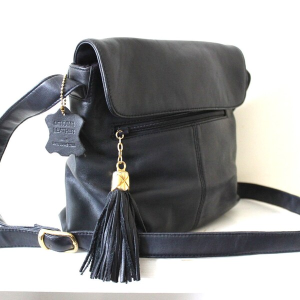 vintage NAVY LEATHER tassel purse.