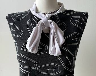 Adorable blusa negra Folter con corbata blanca y diseño de ataúd Mall Goth Emo Wednesday Funeral