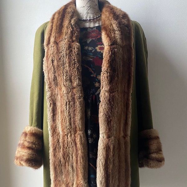 Vintage 60's 70's Women’s Fully Lined Olive Green Winter Jacket With Fur Collar & Cuffs Penny Lane Hippie Gypsy Bohemian Retro