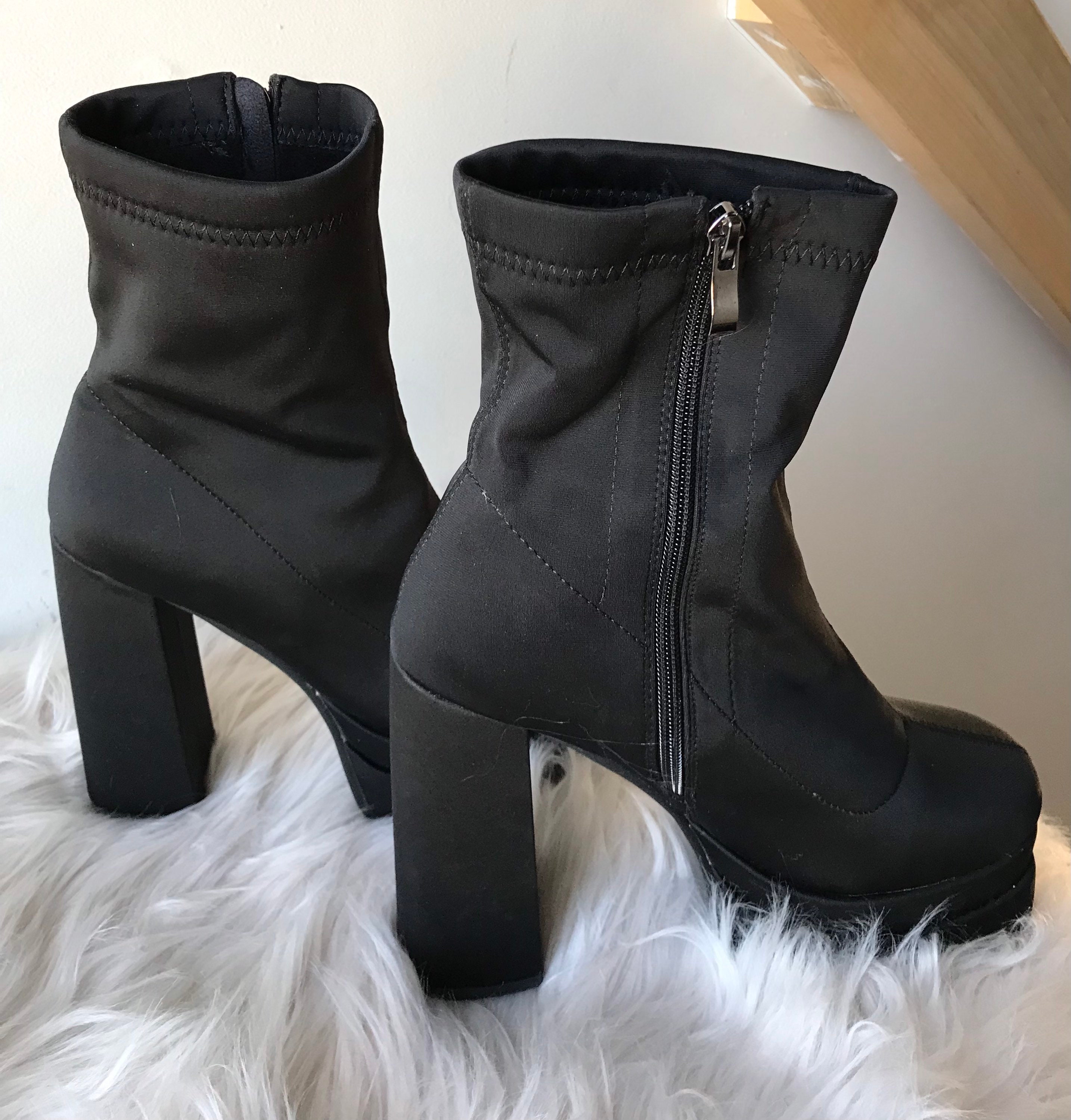 Towering 5.5” Mega Platform Heel Women's Black Matte Zip up