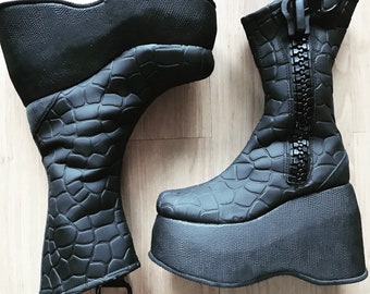 90s Y2K Rubber Matte-Black Dinosaur Scale/Alien Skin Platform Clubkid Boots RARE