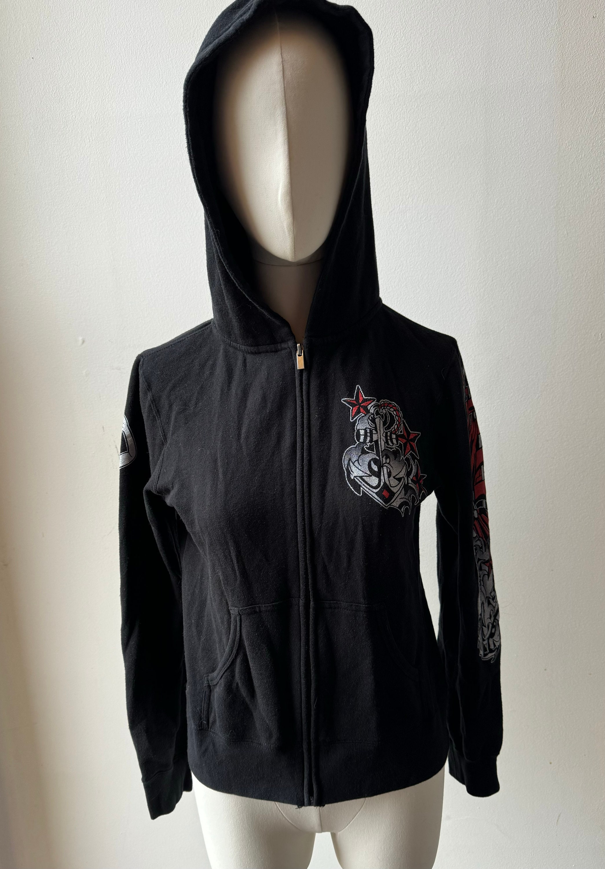 アイドル [ L ] VERDY x Loco Scraps Hoodie Black 𝗩𝗘𝗥𝗗𝗬 𝗫 𝗟𝗢𝗖𝗢 《𝗦𝗖𝗥𝗔𝗣𝗦》持續追加中，現場限購