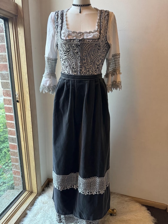 Gorgeous 3 Piece Ankle Length Black & Silver Rose Dirndl Set Oktoberfest Ren Faire Gothic Victorian Cottagecore Octoberfest German Bavarian