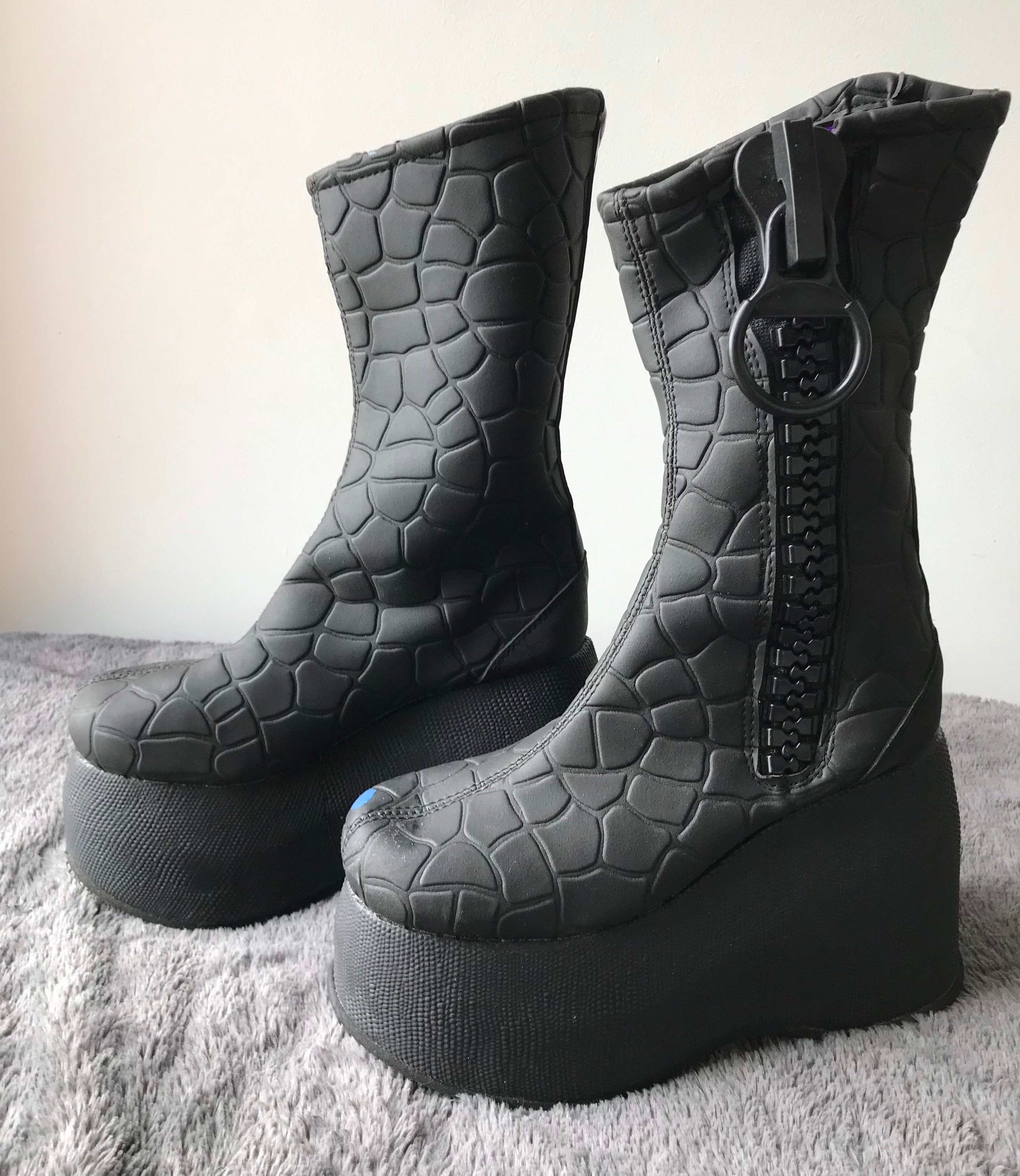 90s Y2K Rubber Matte-black Dinosaur Scale/alien Skin Platform