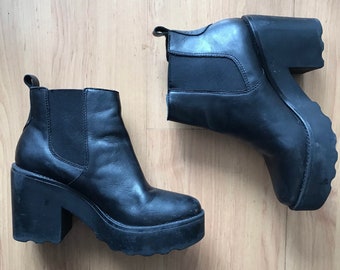 Vintage Steve Madden Women’s Black Leather Platform Chunky Heel Lug Sole Boots Mall Goth Grunge Y2k