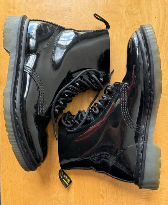 Kids black patent dr martens best sale