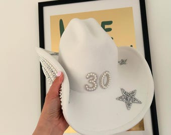 Chapeau de cow-girl d'anniversaire | Chapeau de cowboy en perles scintillantes | Chapeau du 30e anniversaire | Chapeau d'anniversaire personnalisé | Cadeau 21e anniversaire | chapeau étoilé