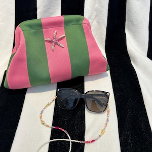 Bolso de mano a rayas con detalles brillantes / Bolso de mano a rayas / Bolso de rayas con diamantes Accesorios festivos Estrella de mar verde y rosa