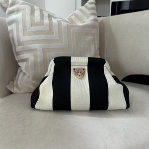 Bolso de mano con detalles brillantes en crema y negro / Bolso de mano a rayas / Bolso de rayas con diamantes Accesorios festivos / Bolso de leopardo con diamantes